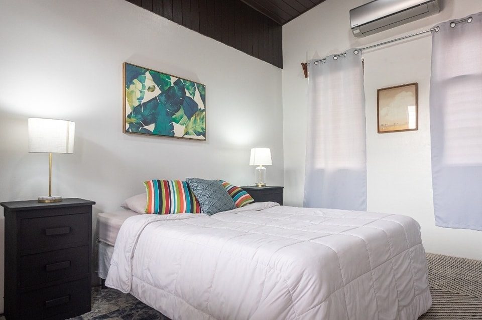 Habitación D-Luxe del Hotel Cañas con cama Queen